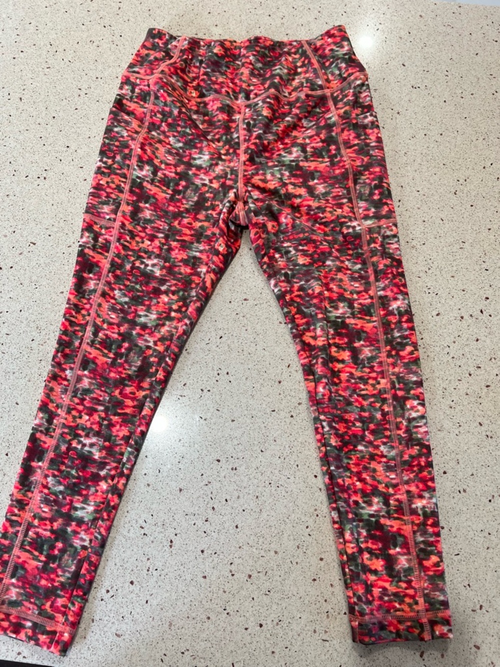 Talbots Women’s Red Pink Camo Performance Leggings